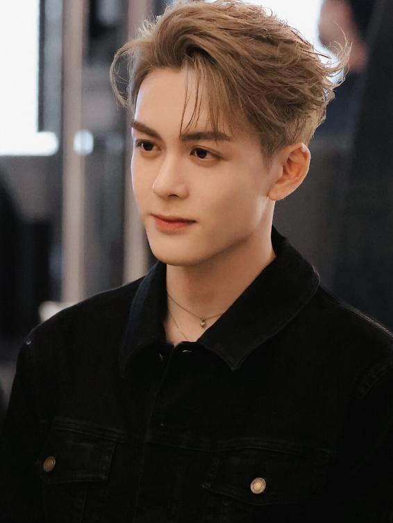 曾舜晞|第一个维权成功的艺人出来了,网友纷纷庆祝其脱离苦海!