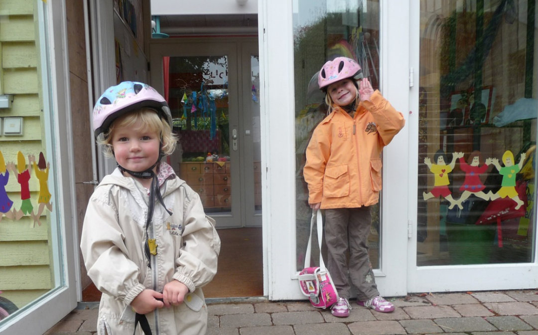 萱爸育儿经|幼儿园的冷暴力正在蔓延，孩子有苦难言，家长被老师假意哄骗