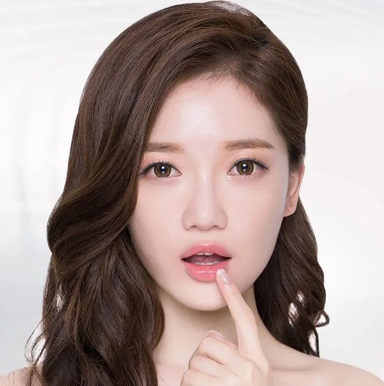 润唇膏 冬季嘴唇干裂、起皮?别再舔了!教你这么做,轻松拥有嘟嘟唇