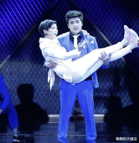 王俊凯|李宇春为什么当时没有删除这些照片，看的我很尴尬啊!