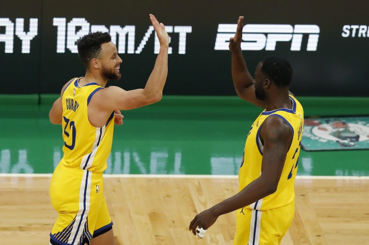 勇士队|库日天来了,勇士升第8,勇士球迷:谁提出附加赛规则的,应该被开除