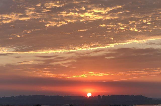 月亮 八月“月母天”,俗语“来年顺不顺,且看八月十二天”,啥意思?