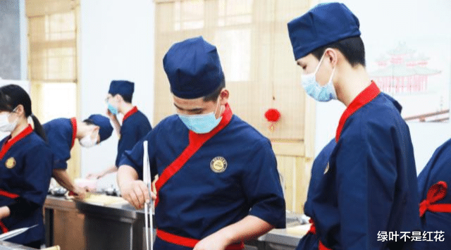 烤鸡变成了烧鸡!福州男子花费1万元学厨艺,回家就翻车