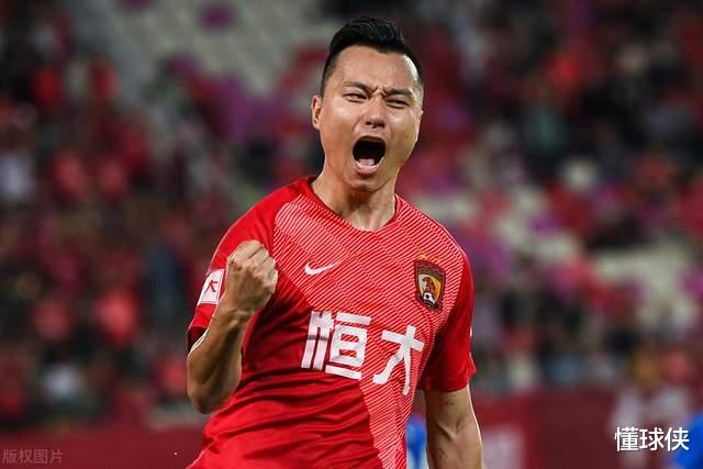 广州队|连场爆发！广州队喜获1年轻版郜林，年仅18岁，单刀比武磊更果断