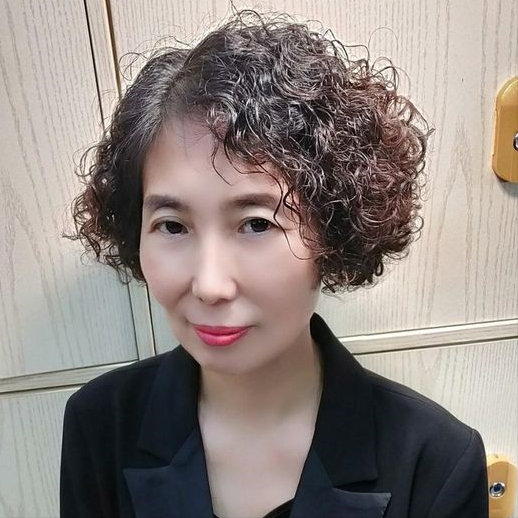 发型 60岁后最不适合的三个发型,第一个显老,第二个没女人味,莫踩雷