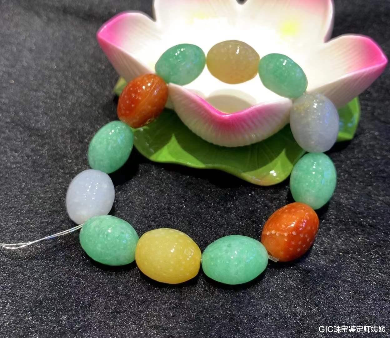 翡翠手串|七彩虹的颜色集中于一件首饰，多彩翡翠手串，将色彩之美娓娓道来