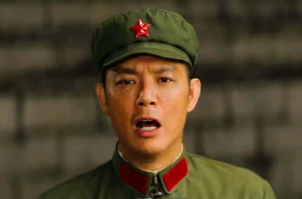 英雄岁月之王牌部队|因一人不在状态导致全连行动失败，《王牌部队》这剧情现实吗？