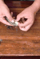 |“姑娘，在办公室千万要注意坐姿，被领导发现了会很尴尬”