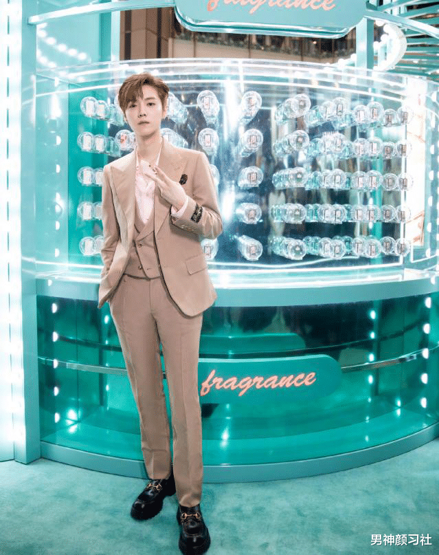 男神颜习社|今天，我们来聊下被嘲讽娘泡、且颜值崩塌的鹿晗衣品到底如何