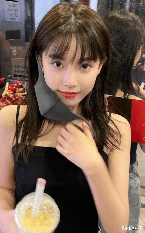 时尚辣妹子|半藏森林近照公开，爱上性感穿衣大变样，与以前相比如两人