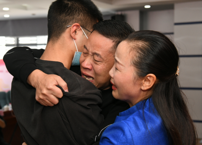 社交平台|孙卓学校尘埃落定，班主任“王妈妈”功不可没，买家态度叫人气愤