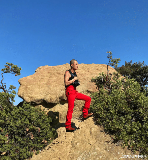 许晴|陈冠希英年早衰？路人镜头下的本山大叔，粉丝却晒照称其还是18岁