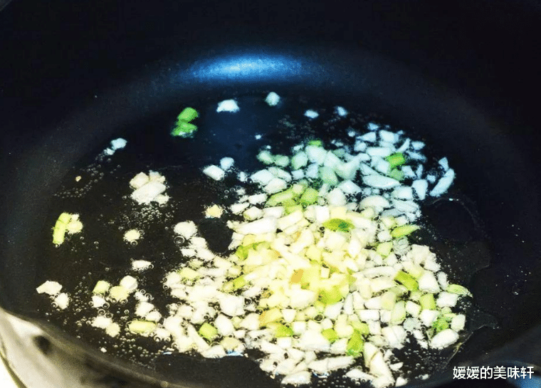 西红柿|夏天要多做这道汤给家人喝，孩子补钙睡眠好，女性美容护肤抗衰老