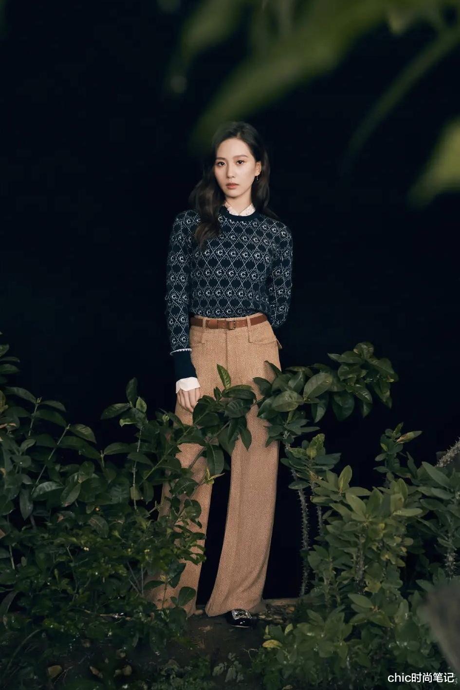 chic时尚笔记|连赵丽颖的机场穿搭都越来越女团,只是因为一件针织衫