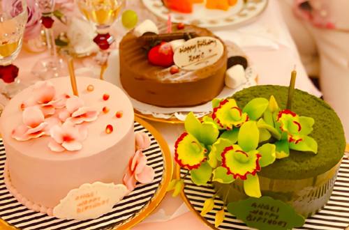 赵雅芝|赵雅芝豪宅开派对，老公的尺度惹非议：你装淡定的样子，真令人心疼