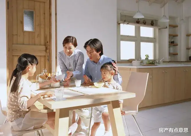 窗帘|一楼带花园的房子，居住体验先是糟糕，后是幸福
