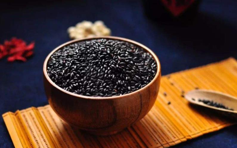 营养膳食|五种食物堪称肾黄金，每天多吃点，她会更幸福