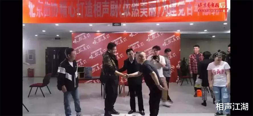 郭德纲|二十年前的昨日重现，郭德纲探班于谦，一张卑躬屈膝照片引发热议