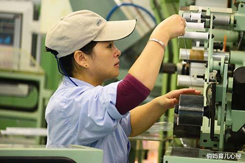 俏妈育儿心经|卷烟厂流水线上研究生超30%，网友：难道不是在浪费教育资源吗？