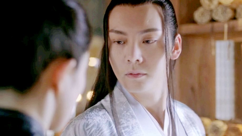 赵敏|陈伟霆形象翻车升级，路透刘海似蜈蚣腿，喜提“古装丑男主”称号