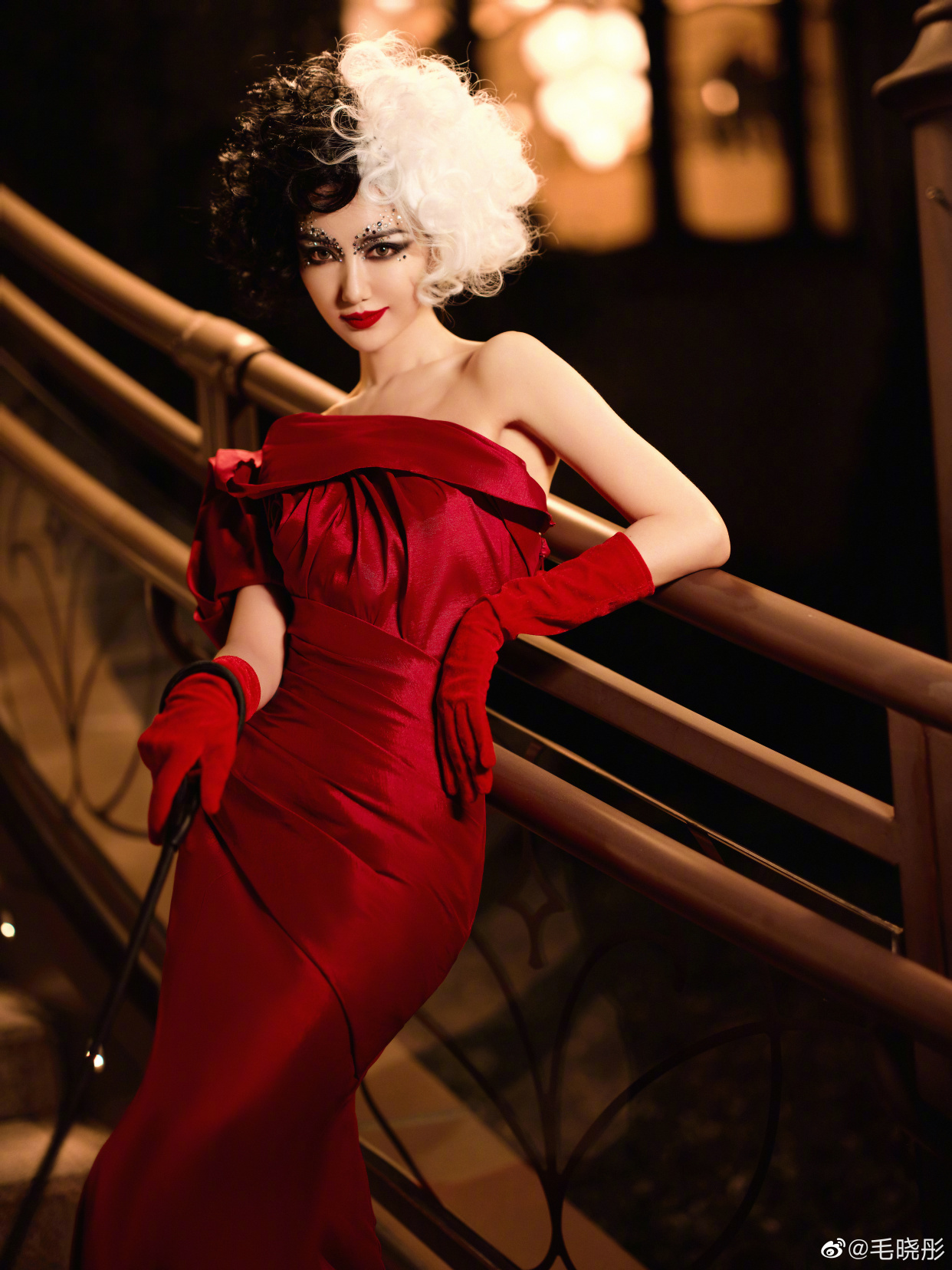 小姐姐|毛晓彤库伊拉沉浸式仿妆，暗黑红唇别样狂野