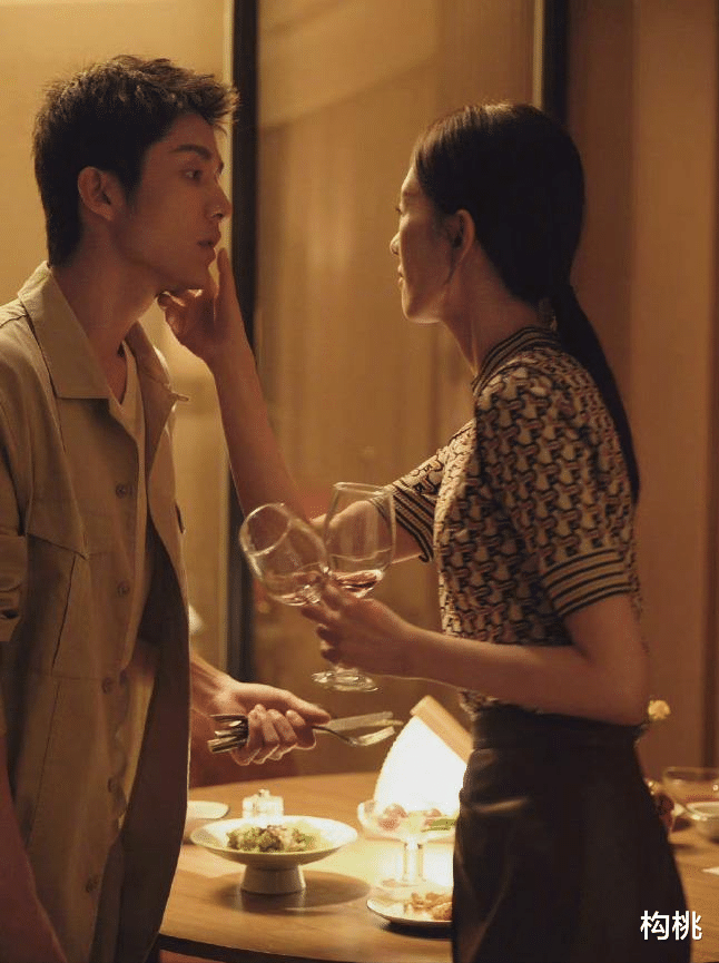 微暗之火|玖月晞因《少年的你》备受争议，新作《微暗之火》又即将来袭