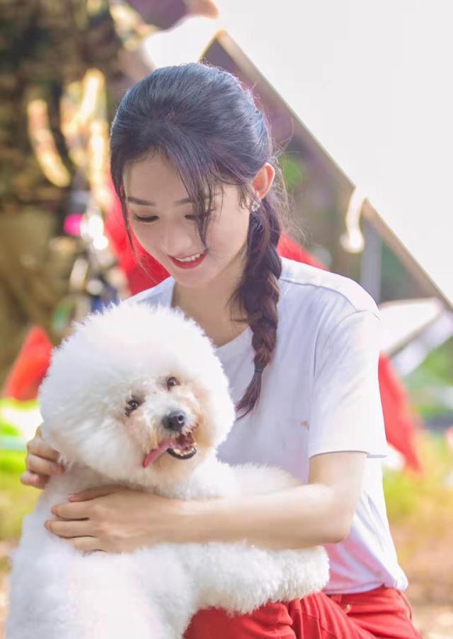 赵丽颖|赵丽颖工作室发布颖宝营业照，白衬衫蓝牛仔，青春美貌似高中生