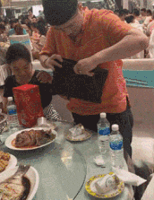 情侣|一对情侣一起去健身房六年，所以女生是去减肥的，男生是去干嘛的。