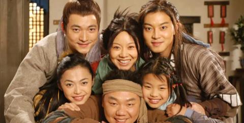 杨幂|《一仆二主》之后，张嘉益和闫妮再演疯狂情侣，却是一部烂片！