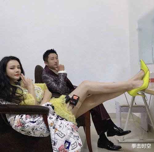 冉莹颖|冉莹颖与好友合影流出诡异表情！网友：妖怪，我都不认识她了