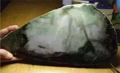 翡翠|买翡翠容不得一点瑕疵的人，只适合买玻璃！