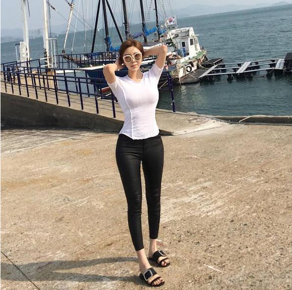 米娜|她42岁因长得太漂亮，被小17岁男生追求，如今活成了这样