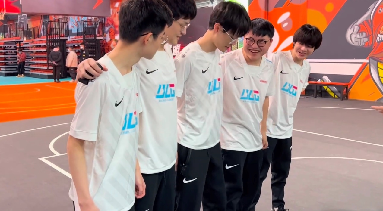 lpl|LPL突发悲剧事件！AL选手不慎摔倒受伤严重，必须进行手术治疗