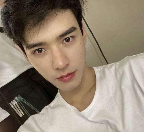 殷世航|蔡徐坤：我卸妆了，肖战：我也卸妆了，龚俊：我没眼花吧