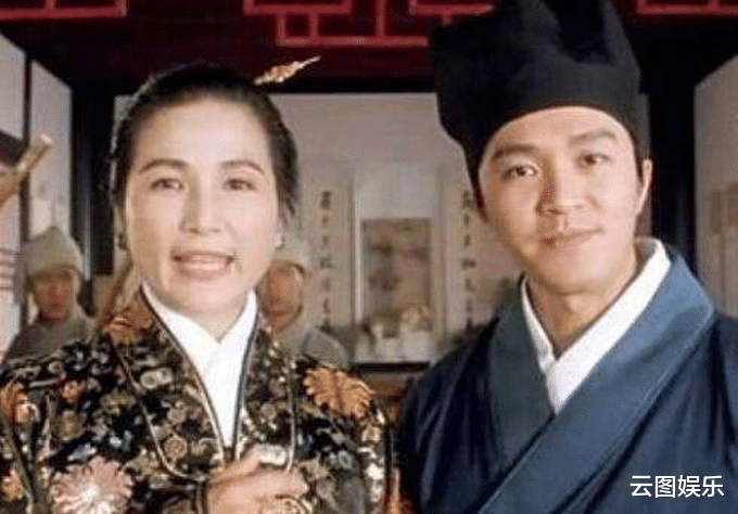 郑佩佩|郑佩佩前夫近照，祖孙三代同框很温馨，曾为生儿子让妻子怀孕8次