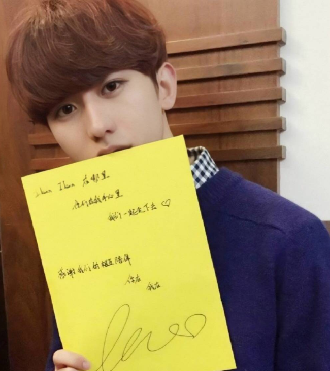 龚俊|明星字迹大PK，赵丽颖字迹凌乱的像小学生，龚俊却惊艳众人