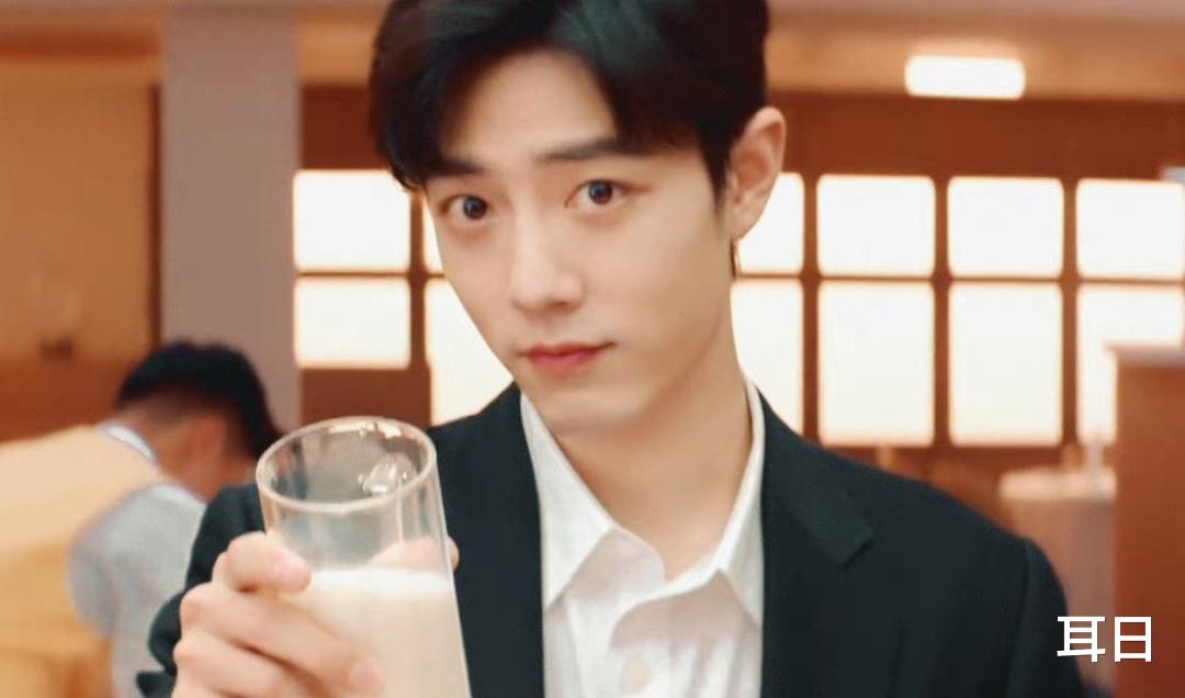 肖战|肖战喜事成双，25号霸霸加入战队，呆桃现身影片，年终奖开始蓄力