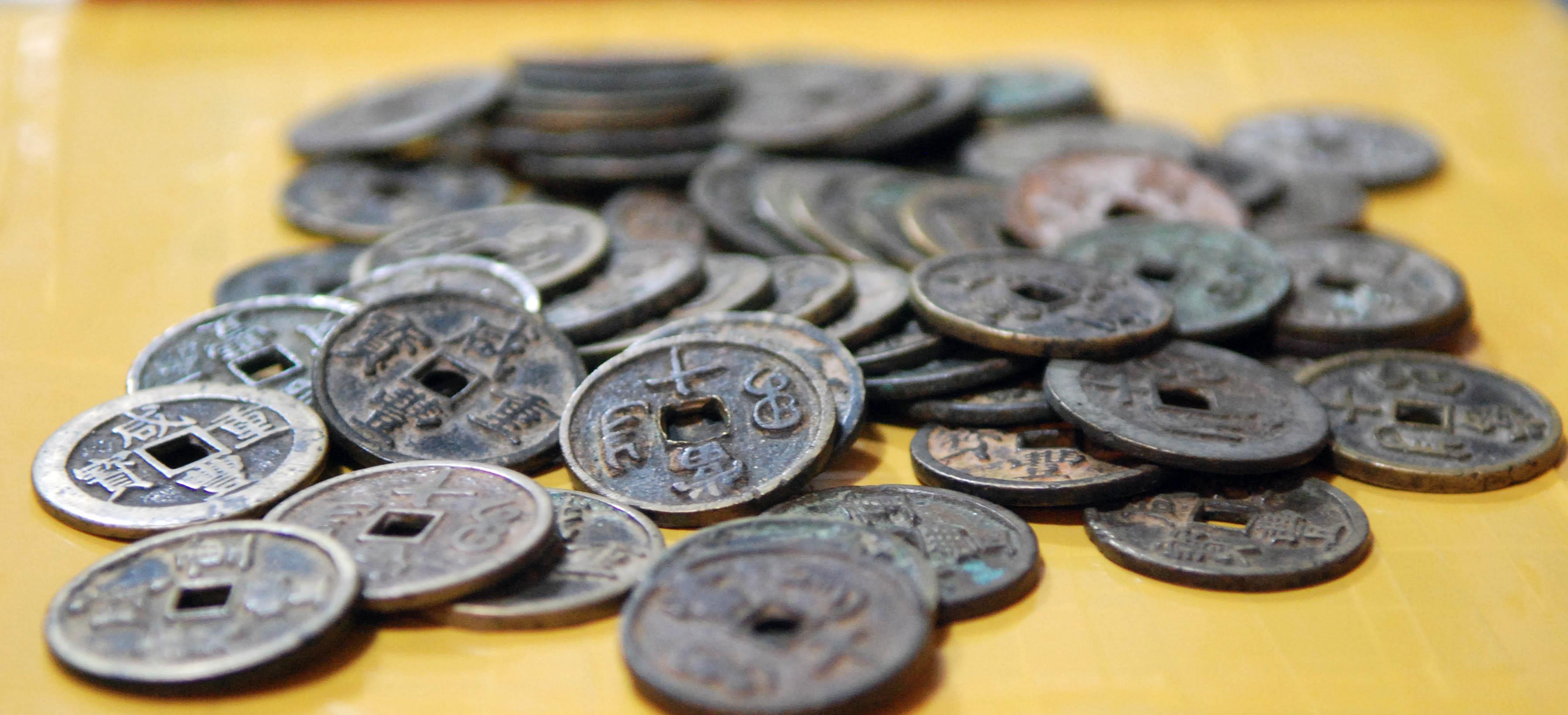 古钱币|普通村庄遍地古钱币,孩童拿它当玩具,20多吨古钱币从何而来?