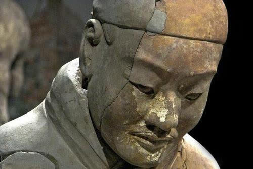 雕刻|兵马俑真是用活人烧制？一尊裂开的兵马俑，终于破解了谜团