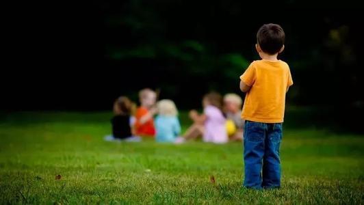 坚强之星 10岁儿子对母亲拳打脚踢,母亲被打倒,“狼崽子”怎么养成的?