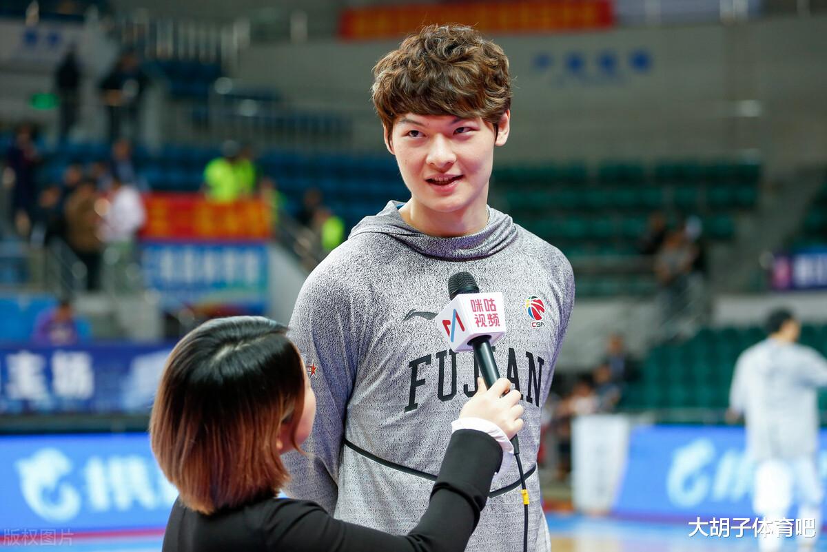 广东男篮|赞！王哲林加盟广东迎来大反转，朱芳雨正式揭晓答案，球迷：霸气