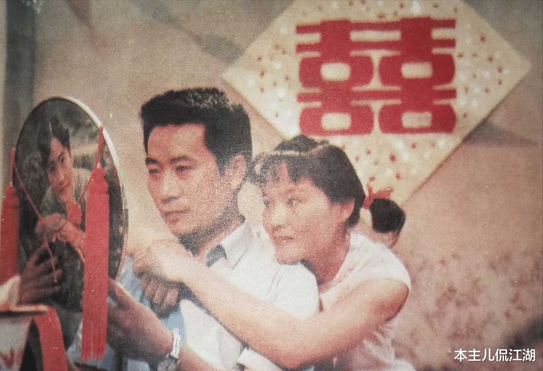 雷佳音|“国民母亲”杨青：和军人丈夫离婚，独自抚养女儿长大，现状如何