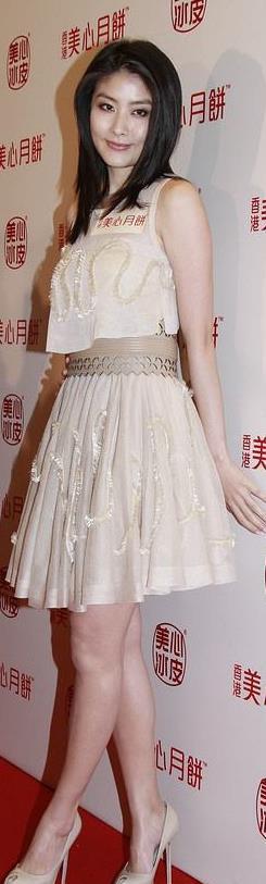 小姐姐|林心如杨幂等美女明星站姿，都选择这样站，金星一语道破秘密