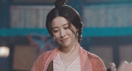 朱珠|朱珠临近预产期挺孕肚坚持营业，身材发福自嘲“庞然大物”