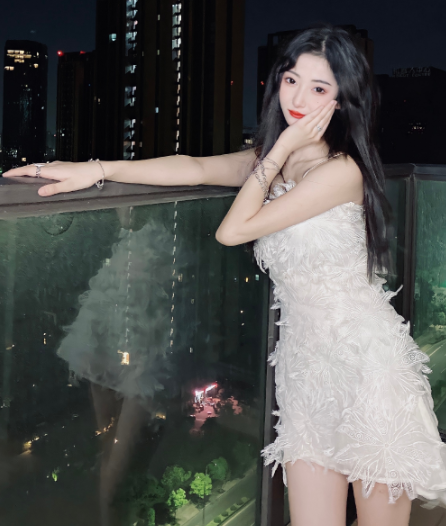 都美竹|都美竹形象翻车？群聊中满嘴脏话，指责吴亦凡粉丝是小丑