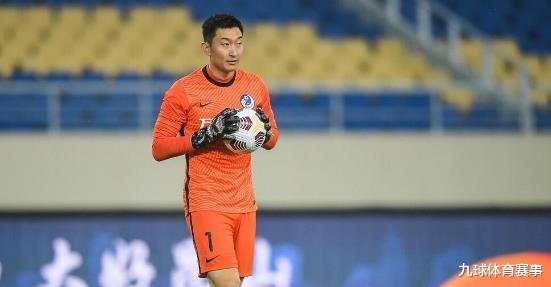 大連|張翀葫蘆里賣(mài)的什么藥，身為門(mén)將卻參與到大連進(jìn)攻，球隊(duì)為此丟球