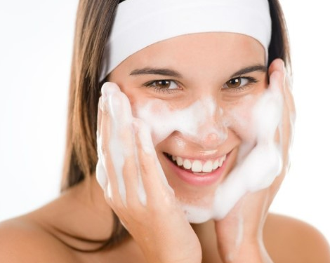 杨红聊时尚 美白洗面奶怎么用 平价美白洗面奶排行榜大揭秘