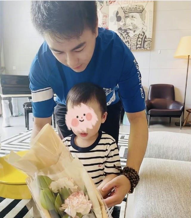 富二代|奚梦瑶怀二胎后现身活动，挺孕肚不再遮掩，嫁豪门后无心再做超模