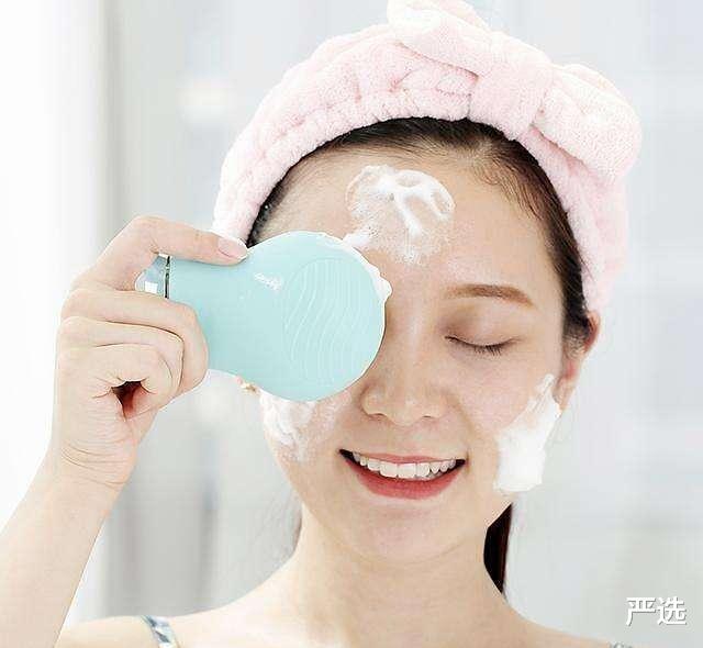 早上洗脸，要不要用洗面奶？很多人都做不对，怪不得皮肤会问题重重
