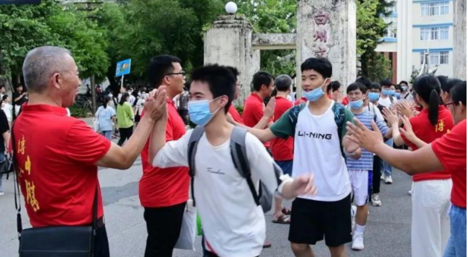 兜妈爱叨叨|中考成绩500分，选择“烂高中”还是“好职高”？听听老师怎么说